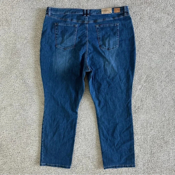 L.L.Bean Women's BeanFlex Straight-Leg Jeans Size 24W - Picture 9 of 9